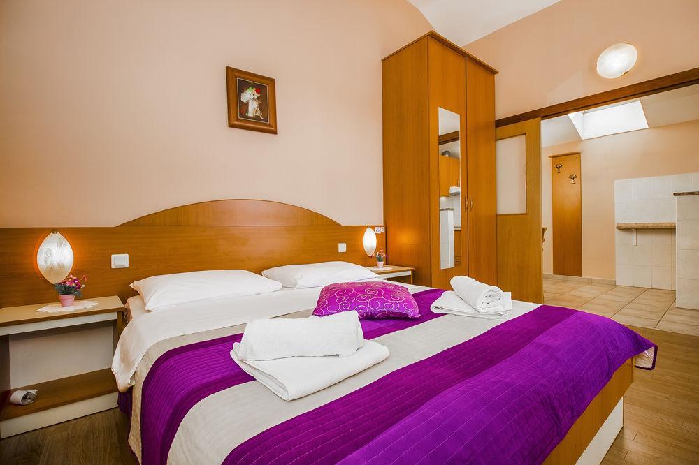 Guest House Zlatna Ribica Brodarica  Exteriör bild